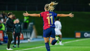 Alexia Putellas celebra tras anotar el 0-4 para su equipo durante el partido de la jornada 10 de la Liga F entre Real Madrid y Barcelona.