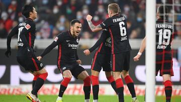 Los jugadores del Eintracht celebran el primer gol contra el Friburgo.