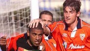 <b>SÓLO QUEDA ÉL.</B> De los tres jugadores implicados en la pelea, solamente Nicolás Olivera sigue en las filas del Sevilla. El delantero aduce que, en la noche de autos, fueron provocados.