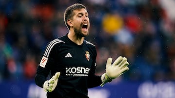 PAMPLONA, SPAIN - MAY 14: Aitor Fernandez of CA Osasuna reacts during the LaLiga EA Sports match between CA Osasuna and RCD Mallorca at El Sadar on May 14, 2024, in Pamplona, Spain. (Photo By Ricardo Larreina/Europa Press via Getty Images)