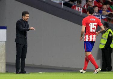 Simeone weighing up three-man defence for Arsenal tie