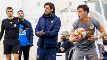 Angulo y su Mestalla siguen liderando la carrera del ascenso