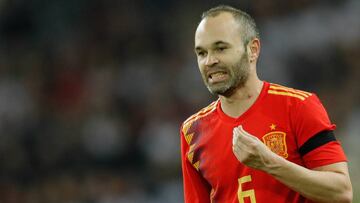 'La Roja' lució brazaletes negros en memoria del hijo de Cañizares