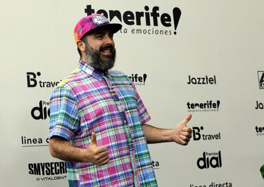 Huecco a su llegada a la alfombra verde de los Premios Dial 2023.