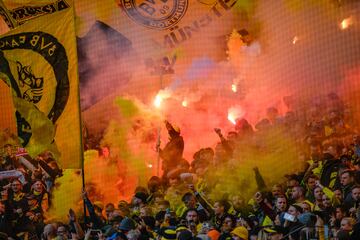 El Borussia Dortmund y el FC Schalke 04 se han enfrentado hoy y el ambiente del Signal Iduna Park siempre impacta.