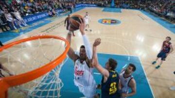 Ayón vuela en el último Clásico de la Euroliga en el Palau (85-80).