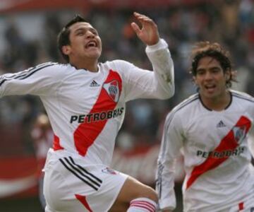 En River Plate fueron compañeros Alexis Sánchez y Radamel Falcao García.