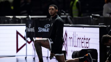Cameron Payne calienta antes de un partido con el Partizán.