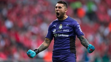 El portero regiomontano, hoy jugador del Santos Laguna, vive con peculiaridad los enfrentamientos ante el cuadro de la UANL.