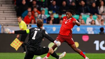 Soccer Football - FIFA World Cup - UEFA Qualifiers - Group B - Slovenia v Switzerland - Stozice Stadium, Ljubljana, Slovenia - October 13, 2025 Switzerland's Johan Manzambi in action with Slovenia's Jan Oblak REUTERS/Borut Zivulovic