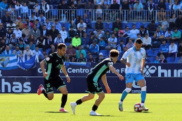 Manu Molina, ante Raúl González y David Rodríguez.