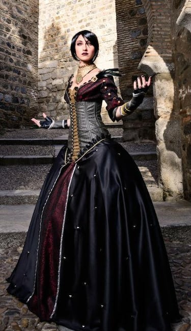 Nebulaluben, la Morrigan española de Dragon Age
