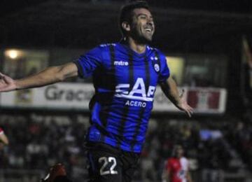 6.- El 'Firulais' registra 38 goles por Torneos Nacionales. Estuvo en Universidad de Chile, y ahora juega en Audax Italiano.