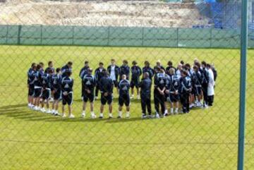 Minuto de silencio durante el entrenamiento del Real Madrid.