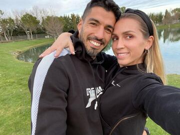 La historia de amor de Luis Su¨¢rez y Sof¨ªa Balbi es una de las m¨¢s conocidas del mundo del f¨²tbol, y es que la uruguaya es pareja del delantero desde que comenz¨® su carrera, acompa?¨¢ndole en todos sus ¨¦xitos y disfrutando con el de sus tres hijos.