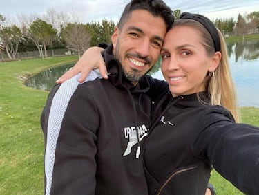 La historia de amor de Luis Suárez y Sofía Balbi es una de las más conocidas del mundo del fútbol, y es que la uruguaya es pareja del delantero desde que comenzó su carrera, acompañándole en todos sus éxitos y disfrutando con el de sus tres hijos.