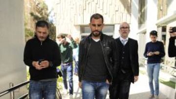 Nauzet Alemán, a su salida de los juzgados, en la capital grancanaria en la mañana de ayer.