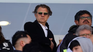 Futbol, Everton vs Colo Colo.
Fecha 19, Liga de Primera 2025.
El presidente de Blanco y Negro, Anibal Mosa, durante el partido de primera division entre Everton y Colo Colo realizado en el estadio Sausalito de Vina del Mar, Chile.
10/08/2025
Sebastian Cisternas/Photosport
Football, Everton vs Colo Colo.
19th turn, 2025 First division League.
Blanco y Negro president, Anibal Mosa, during a first division match between Everton and Colo Colo at the Sausalito stadium in Vina del Mar, Chile.
10/08/2025
Sebastian Cisternas/Photosport