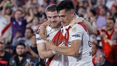 AMDEP7528. BUENOS AIRES (ARGENTINA), 01/08/2023.- Pablo Solari (d) y Lucas Beltrán de River Plate celebran un gol hoy, en un partido de los octavos de final de la Copa Libertadores entre River Plate e Internacional en el estadio Mâs Monumental en Buenos Aires (Argentina). EFE/ Juan Ignacio Roncoroni
