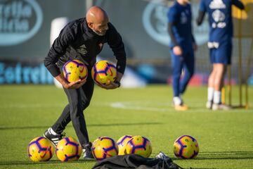 Primer entrenamiento del Carlos Cardoso en los campos de entrenamiento da Madroa.