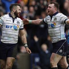 Escocia se deshace fácil de una Italia con sabor a madera