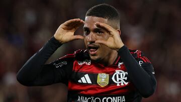 Samuel Lino celebrando uno de sus dos goles ante el Vitória.