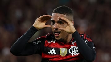 Samuel Lino celebrando uno de sus dos goles ante el Vitória.