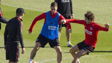 24/10/17
Entrenamiento ATLETICO DE MADRID
DIEGO PABLO SIMEONE - FERNANDO TORRES - STEFAN SAVIC