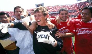 El Verano 99 puso en la Final al Toluca vs Atlas. Tras un 5-5 global todo se definió en penales, parecía que los Rojinegros romperían con su malaria, pero Hernán Cristante fue la figura de los Diablos. 