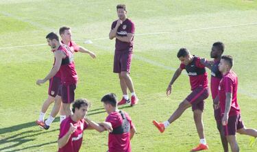 Simeone leaves out Thomas and Vrsaljko for PSV clash