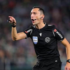 Who is José María Sánchez Martínez, the referee for Athletic Club vs Barcelona in the Copa del Rey?