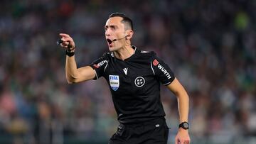 SEVILLE, SPAIN - DECEMBER 12: Match Referee, Jose Maria Sanchez Martinez gestures during the La Liga Santander match between Real Betis and Real Sociedad at Estadio Benito Villamarin on December 12, 2021 in Seville, Spain. (Photo by Fran Santiago/Getty Im