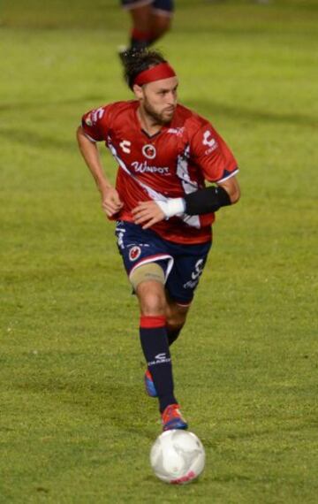 El 'lujo' del fútbol mexicano procedente de Veracruz, se incorporará a las filas de FC Juárez. Habiendo conseguido dos campeonatos de copa (Tigres y Veracruz) y una liga con el equipo de Tigres.