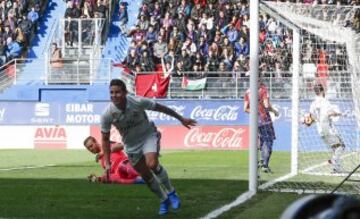 James Rodríguez marcó el tercer tanto en el triunfo del Real Madrid 1-4, ante el Eibar, por la fecha 26 de la Liga de España.