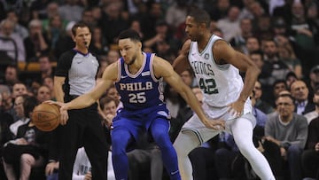 Ben Simmons postea ante Al Horford.