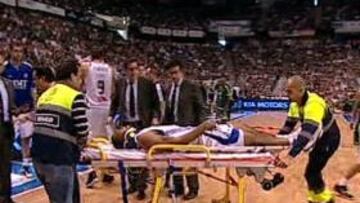 Tucker: un golpe en la espalda le llevó al hospital