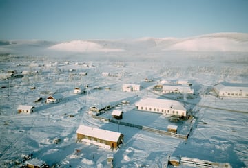 Poblacin: aproximadamente 900 habitantes | Temperatura media de enero: entre -42C. y -49C. 