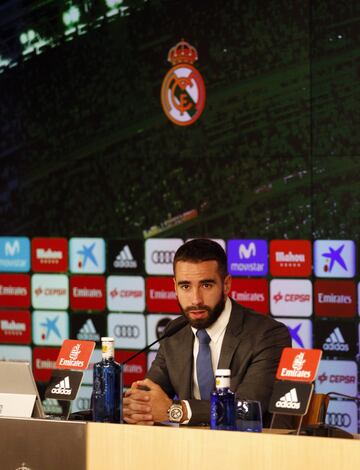 Carvajal emocionado en el acto de su renovación