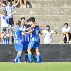 Lapeña y Mackay mantienen líder al Deportivo