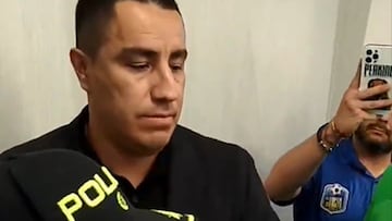 La policía se lleva a Efraín Juárez por incitar a la violencia