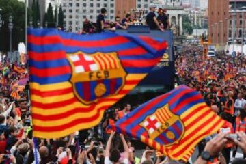 BBarcelona sigue su hegemonía en la Liga: El 15 de mayo el equipo catalán levantó su título número 24 luego de vencer 3-0 a Granada con un ‘triplete’ de Luis Suárez. Barça estuvo invicto 39 partidos oficiales decretando un récord en España.
