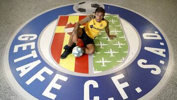 Damián, jugador del Getafe, posando para AS antes del derbi.