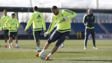 Benzema en el entrenamiento del jueves en Valdebebas.