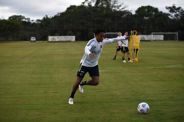 La Selección Colombia entrenó en Atibaia con la mira puesta en el duelo del jueves ante Brasil por Eliminatorias.