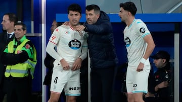 VITORIA , 18/10/2024.- El entrenador del Real Valladolid, Paulo Pezzolano, durante el partido de LaLiga entre el Alavés y el Real Valladolid, este viernes en el estadio de Mendizorroza. EFE/ ADRIAN RUIZ HIERRO