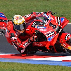 Pole de récord de ‘Pecco’ en una mañana con dos caídas de Márquez