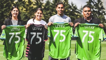 Daniel Leyva en su presentaci&oacute;n con Seattle Sounders