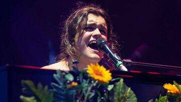 La cantante Amaia Romero durante su actuación en el Warm Up Festival 2019 que se celebró el 4 de mayo del 2019 en el recinto de la FICA en Murcia.