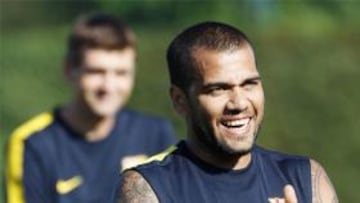 OPTIMISTA. Alves se mostró convencido de que el Barcelona de Vilanova seguirá siendo referencia en el fútbol mundial.
