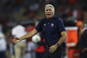 Octavio Zambrano, técnico del Medellín. 